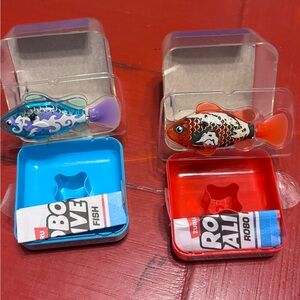 Set of two Zuru Robo Alive Fish Toys. They swim & they dive..!!